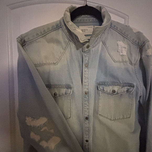 Zara Distressed Light Blue Denim Shirt - Picture 4 of 6